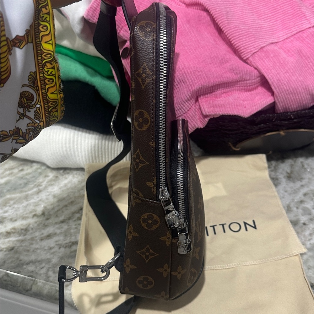 Canvas Monogram Inspired Avenue Sling unisex Bag Never Worn New condition - Picture 3 of 16